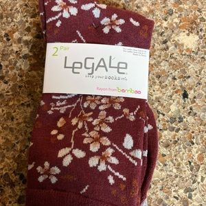 New with tags Women’s socks shoe size 4-10 maroon floral and gray colored